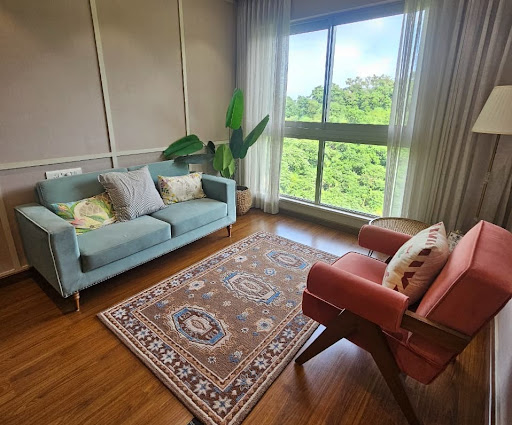 Lavishly Done-Up Flat for Sale in Castle Rock, Hiranandani