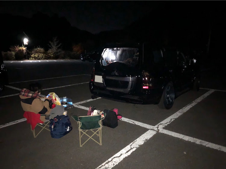パジェロの車中泊・シャコタン  パジェロ・ヘルパースプリング・セッティング・足回りに関するカスタム事例の投稿画像2枚目