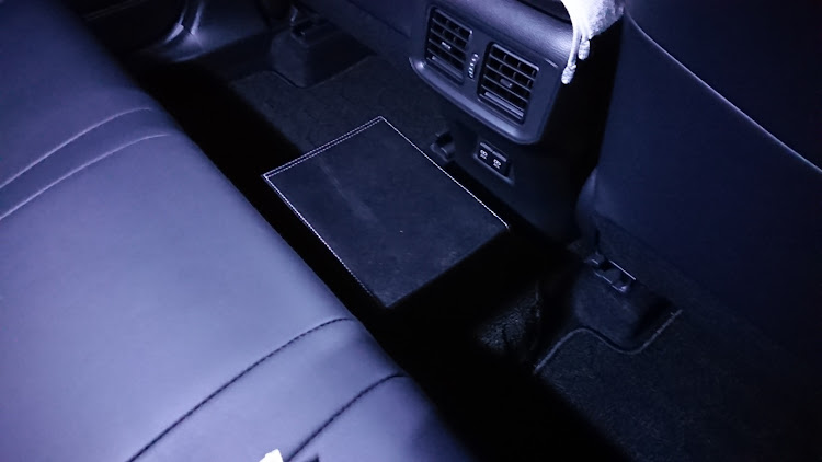 RAV4のトヨタ・rav4・ゴミ箱・おすすめ・レビューに関するカスタム事例の投稿画像5枚目