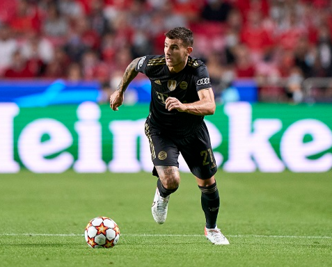 Lucas Hernandez of Bayern München in action during the UEFA Champions League group E match between SL Benfica and Bayern München at Estadio da Luz on October 20, 2021 in Lisbon, Portugal.