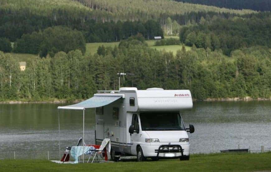 Campingplatz mit Elektrizität