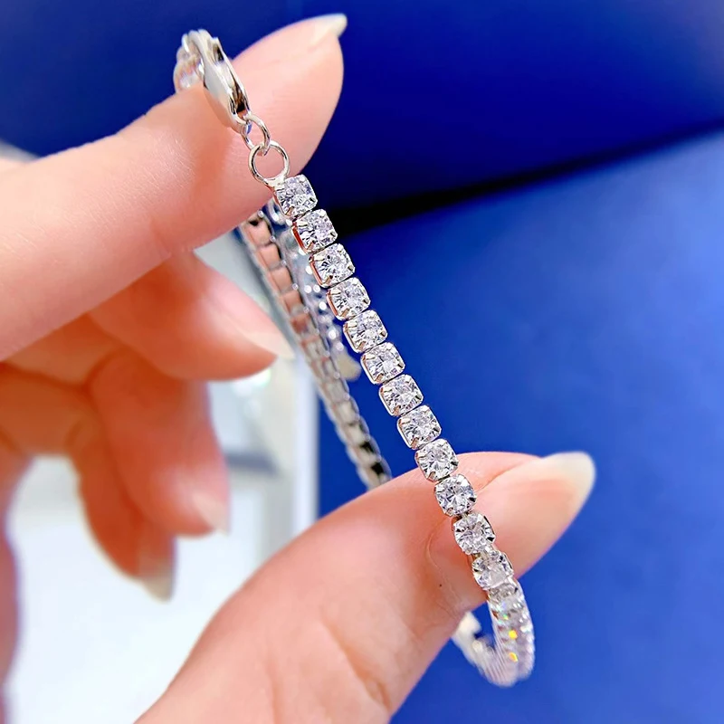 Nieuwe damesarmband met volledige diamant van hoogwaardig carbon, schitterend en elegant. De perfecte accessoire voor een vleugje luxe in je outfit.