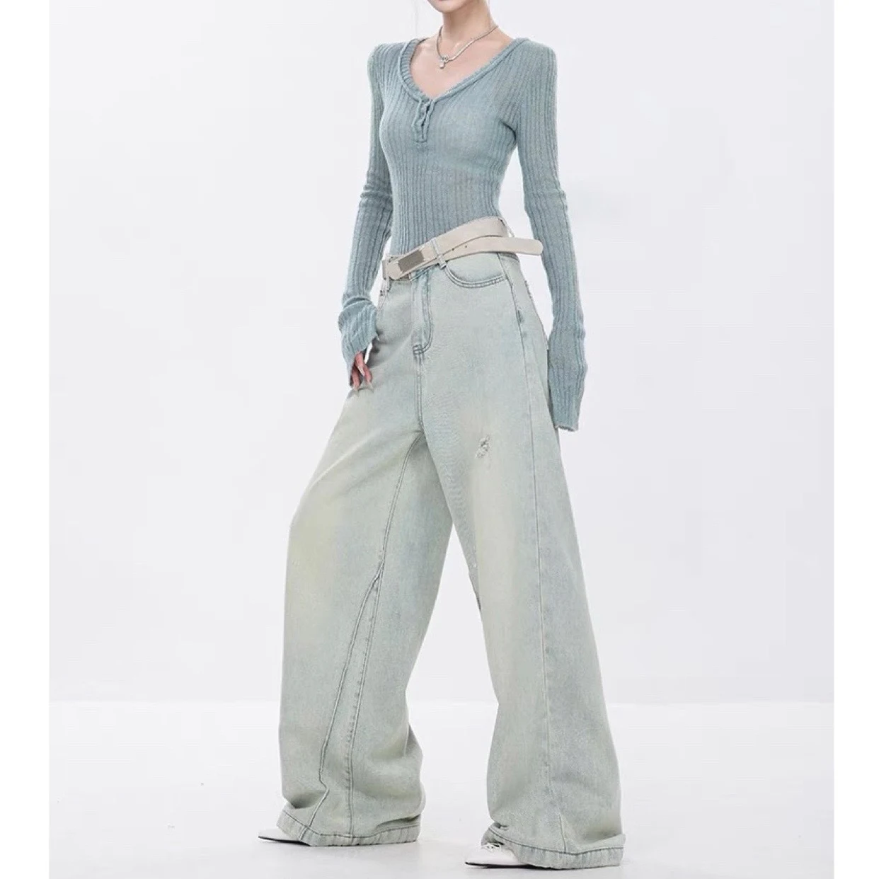 Title 3, Womens American-style retro fashion and person...