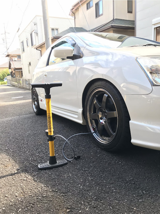 シビックタイプRの空気圧チェック・基本は大事・パナレーサーに関するカスタム事例の投稿画像1枚目