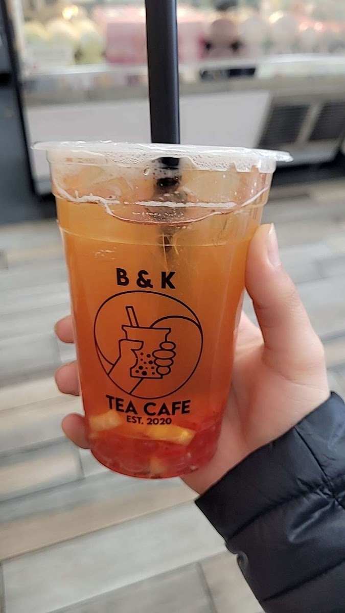 Strawberry sunrise tea with strawberry popping boba (25% sugar)