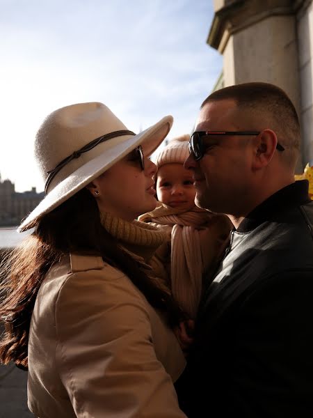 Fotógrafo de casamento Lyudmila Naumetc (lydmilasav). Foto de 10 de novembro 2021