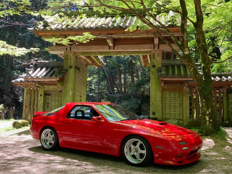 RX-7の2022ベストショット・赤FCに関するカスタム事例の投稿画像1枚目