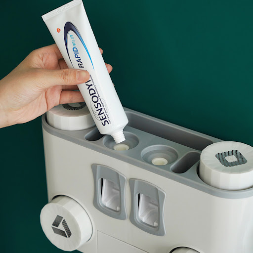 Title 1, Non-perforated toothbrush rack for organized ba...