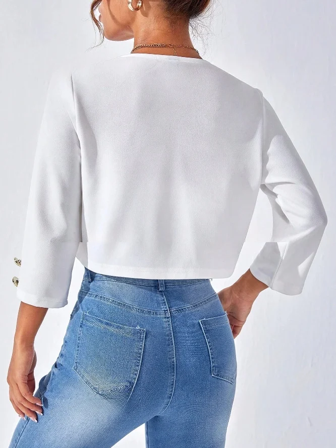 Jaqueta bomber lisa com fenda para mulheres. Conforto e estilo em uma peça só. Perfeita para um visual moderno e casual em diversas ocasiões.