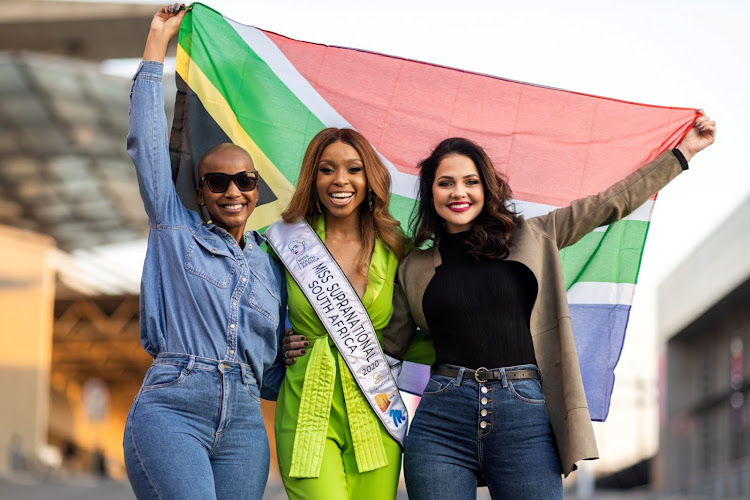 Miss SA Shudufhadzo Musida (left) and Miss Universe SA Natasha Joubert (right) bid Miss Supranational SA Thato Mosehle farewell at Joburg's OR Tambo International Airport before the beauty queen jetted off to Poland to compete at the 2021 Miss Supranational pageant.