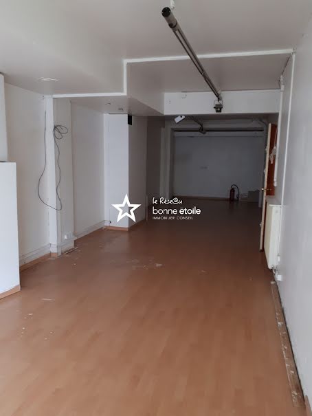 Vente locaux professionnels  45 m² à Paris 18ème (75018), 367 500 €