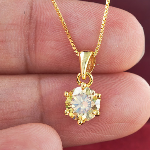 Title 2, Womens Pure Silver Niche Design with a Mosang ...