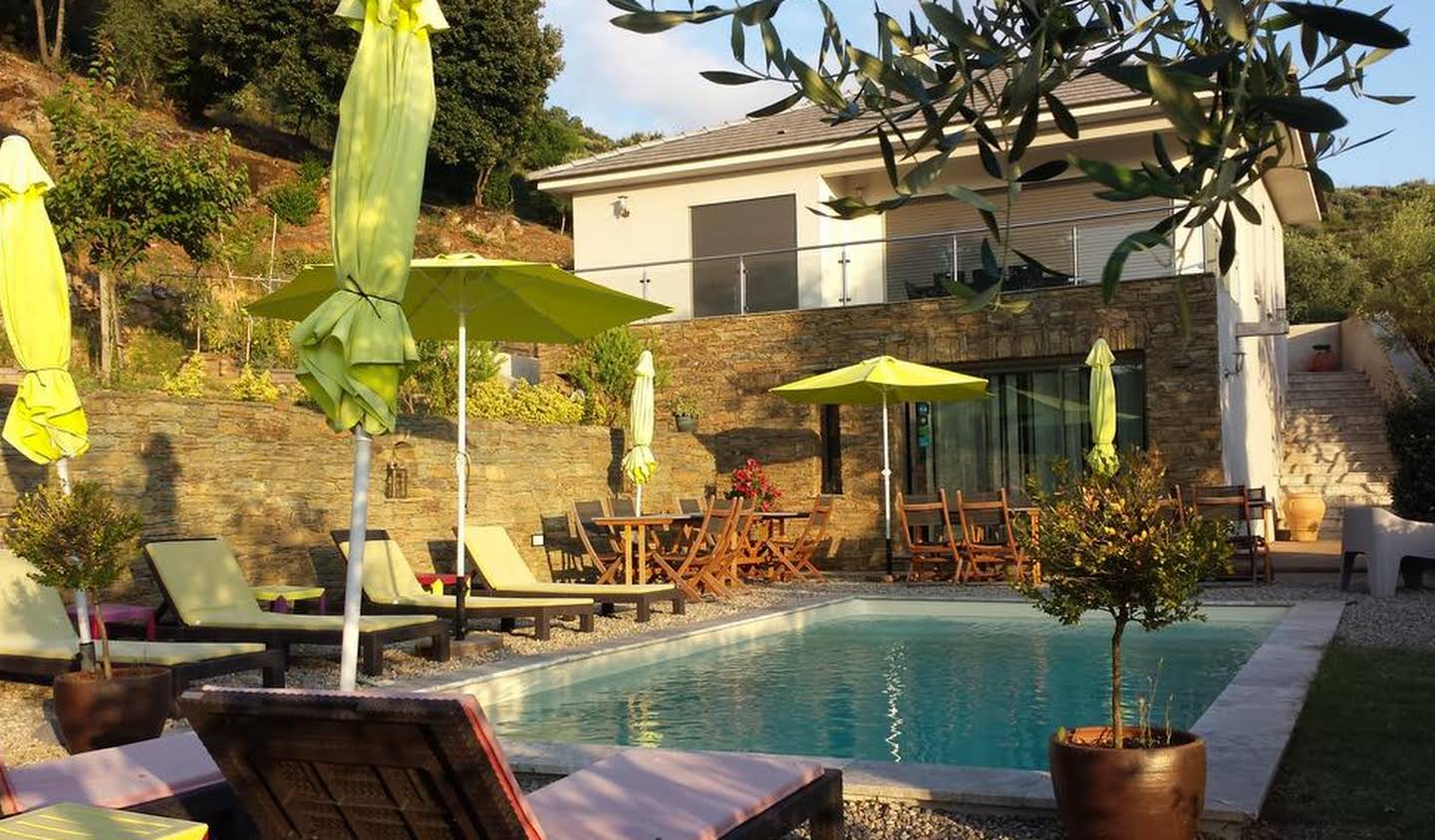 Propriété avec piscine en bord de mer Oletta