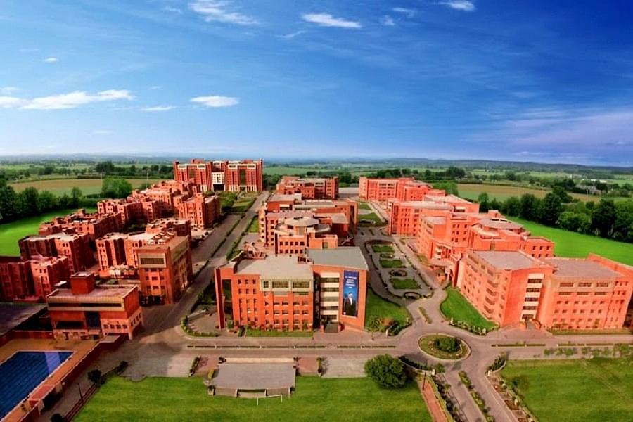 Amity University  is one of the best private institute for BBA in Delhi NCR
