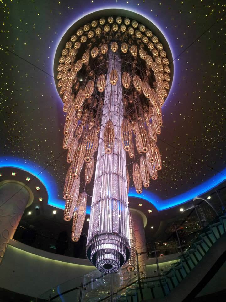 The classy chandelier in the atrium of Norwegian Getaway