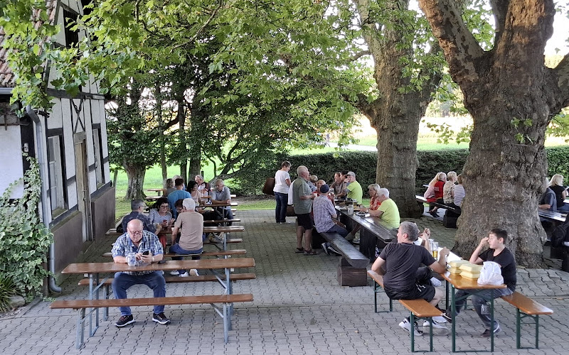 Gaststätte Riedhof | Biergarten mit Innen- und Aussenbereich (Brennholzverkauf)