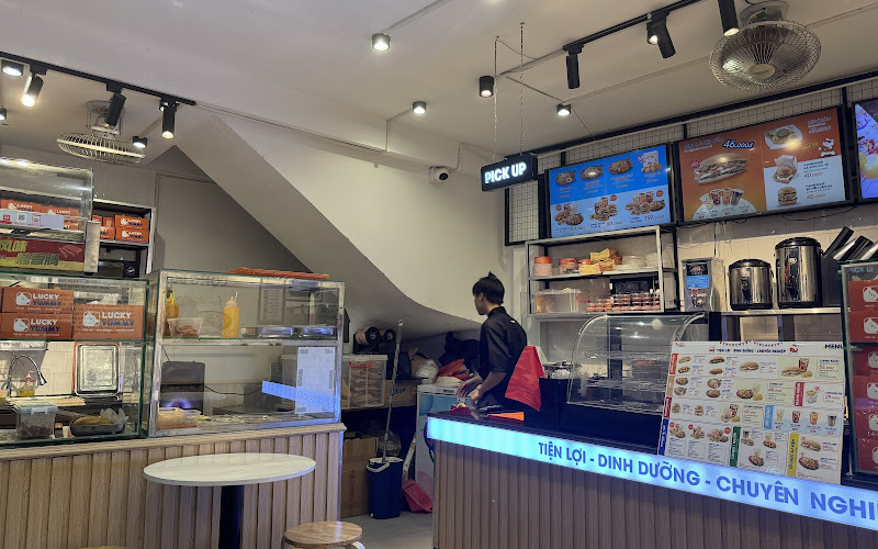 Lucky Yummy - Fastfood Bánh Mì & Mỳ trộn, Coffe & Tea