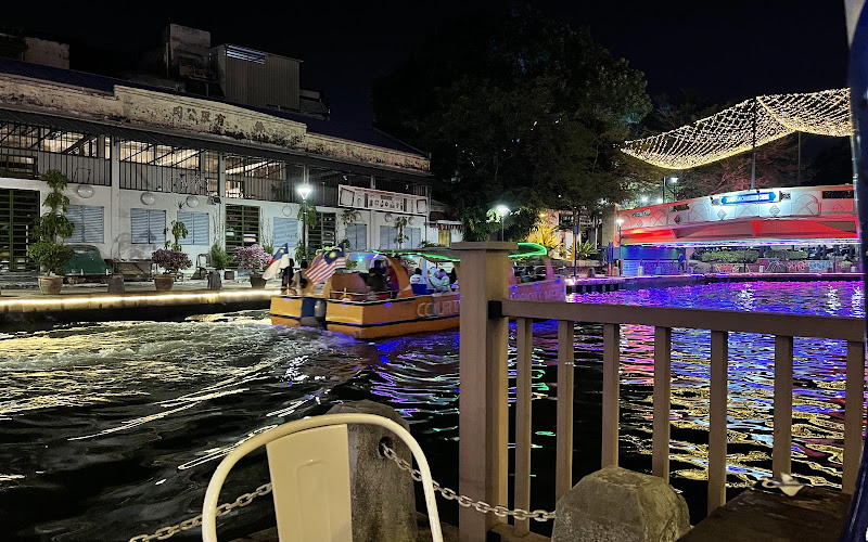 J.Bat Cultural Heritage Restaurant & Bar