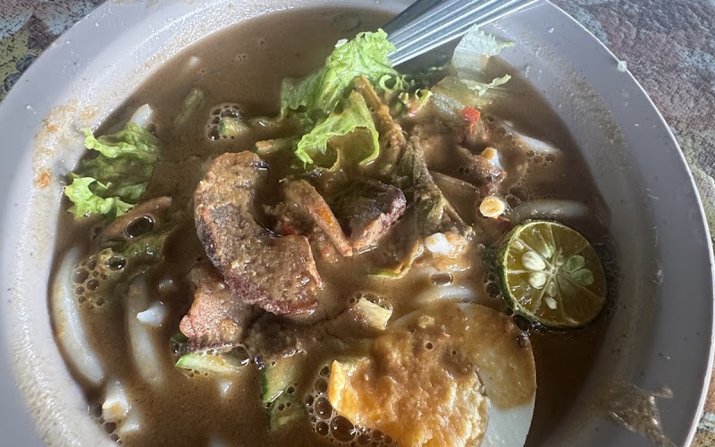 Laksa & Air Kelapa Muda Pak Din Simpang