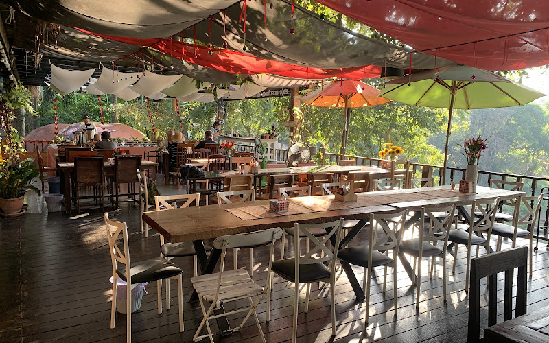 Uncle Tom Riverside Bar & Restaurant