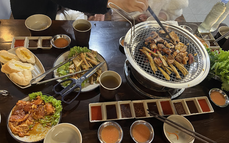 Lẩu Nướng Nhấp Môi