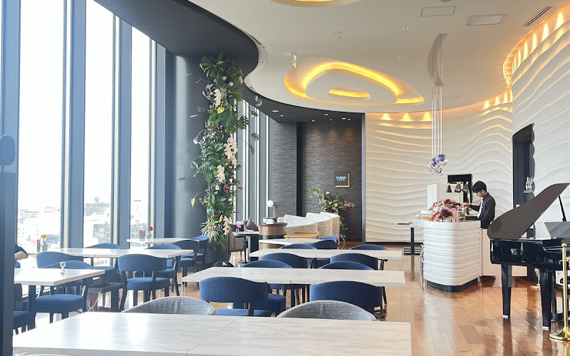 THE MOMENT Restaurant