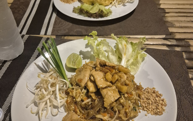 Uncle Chang Kitchen Authentic Pad Thai