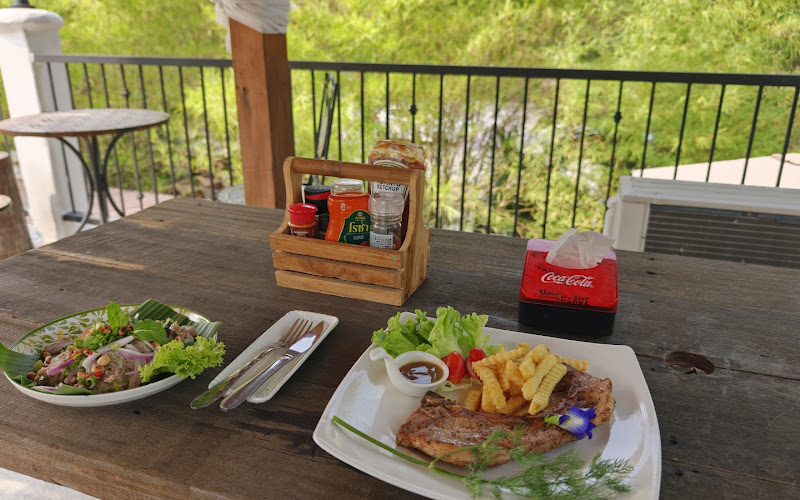 cherchill cafe&restaurant