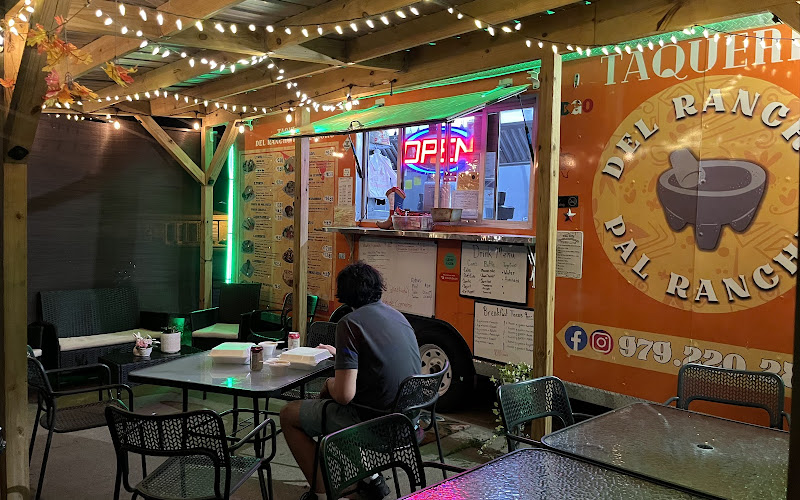 Del Rancho Pal Rancho. TAQUERIA