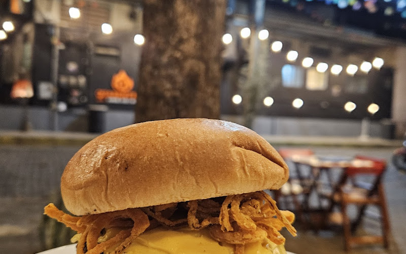 Quarentena burgers beer and bbq