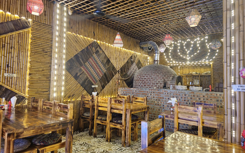 Street Pizza Restaurant