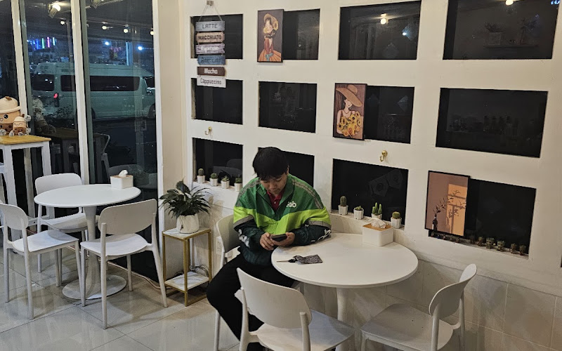 Coffee Croffle & Fruit Boxes Café