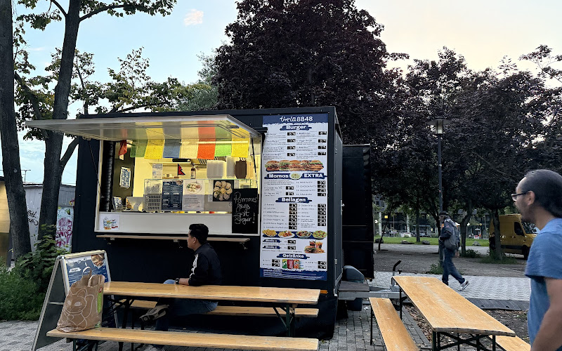 Thela.nr.8848 , TASTY MOMO & BURGERS