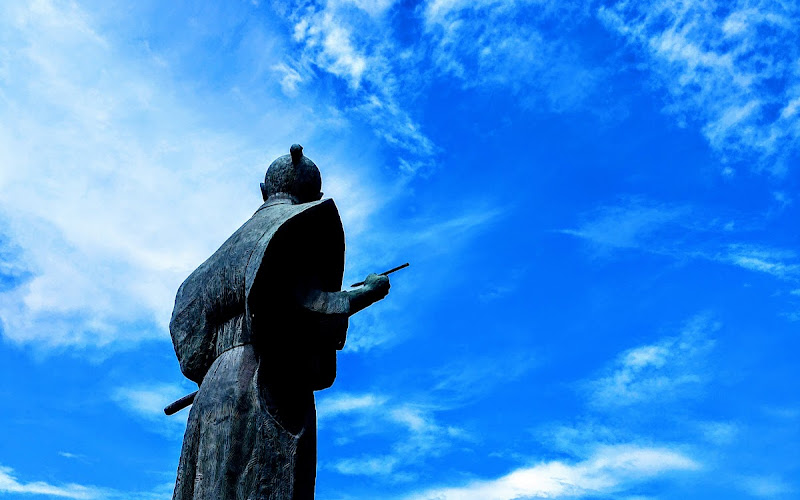 Komatsu Tatewaki Statue