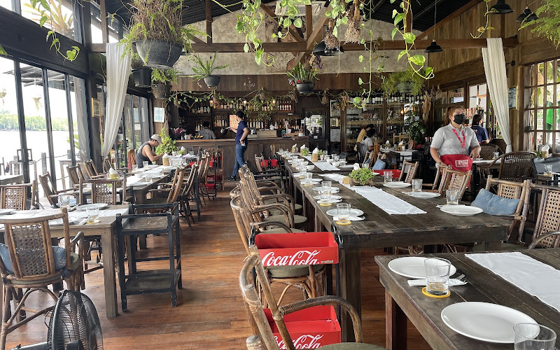 The River Restaurant & Bar