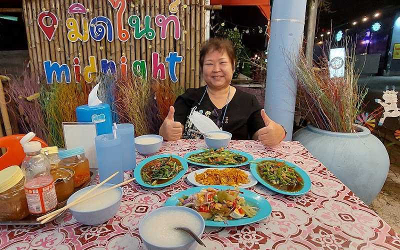 ร้านอาหาร มิดไนท์ by โอ๊ะกะดาม