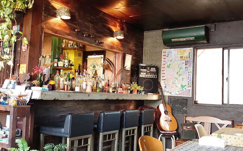 Charis place & retro bar