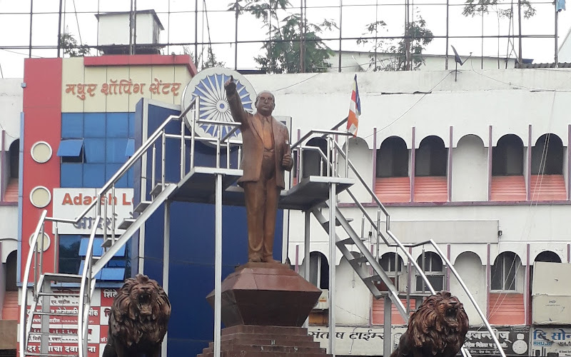 Dr. B. R. アンベッカーズ・スタチュー