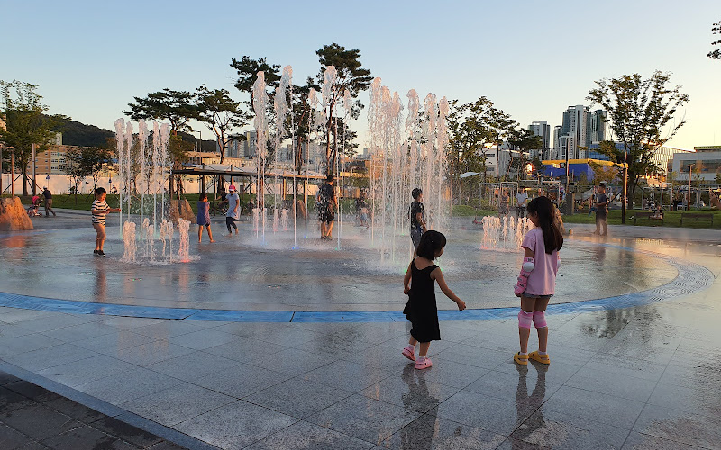 3 living area waterside park