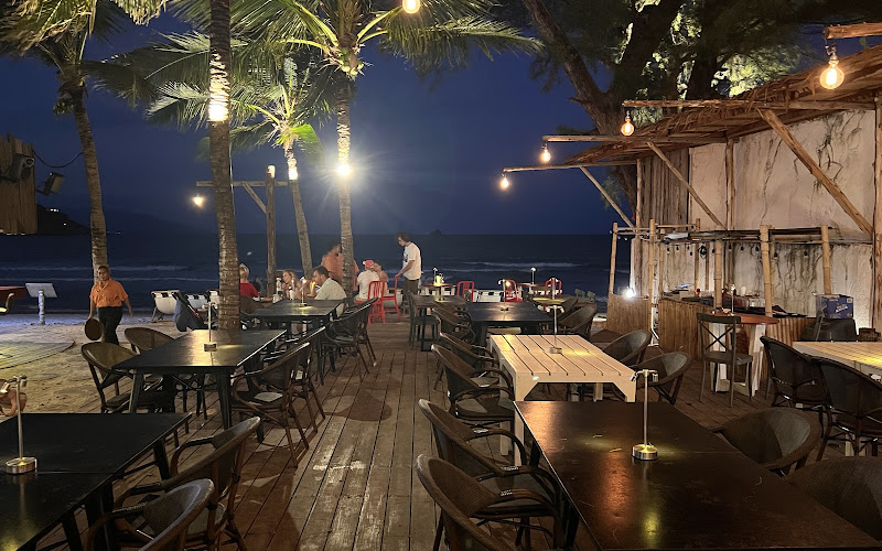 Carnival Beach Village - Beach Club