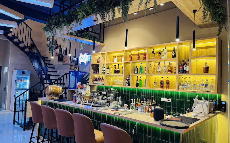 Eatmor Restaurant & Pub