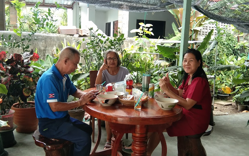 ร้านแม่แดงก๋วยเตี๋ยวเรือหมูน้ำตก สัตหีบ