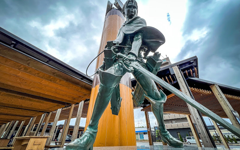 Attack on Titan: Captain Levi Statue