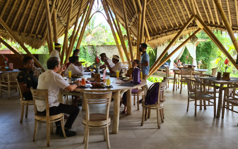 THE KAWI RESTO POOL AND BAR