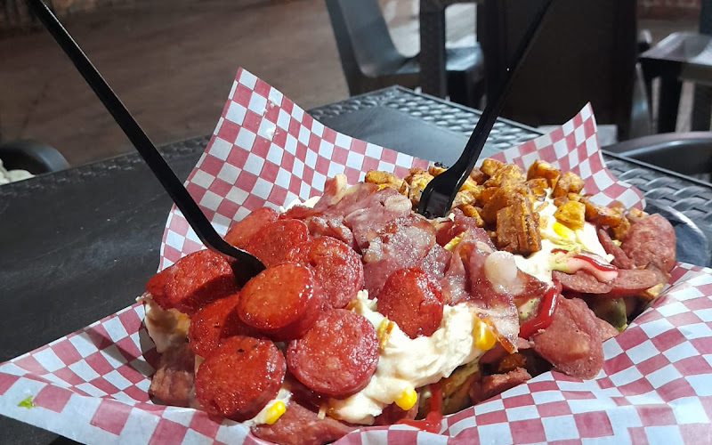 Deli'sparrilla - Salchipapa y comida rápida en Cali