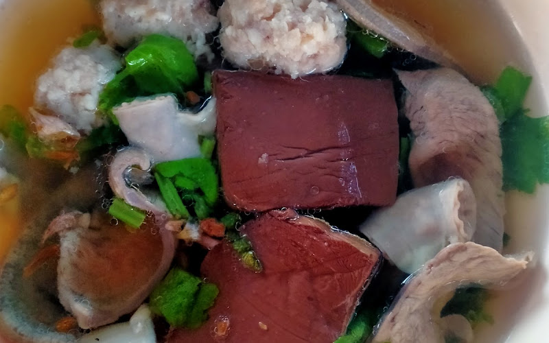 ร้านข้าวมันไก่ 20 ก๋วยเตี๋ยวลูกชิ้นกันเองฯ
