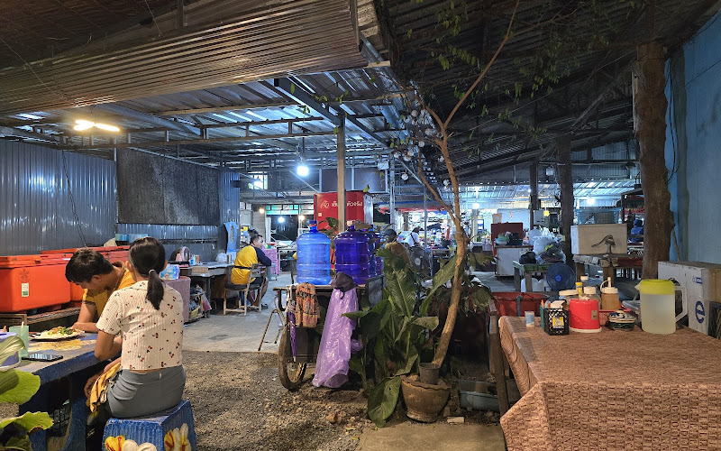 ชาย 8 ครัวอินดี้