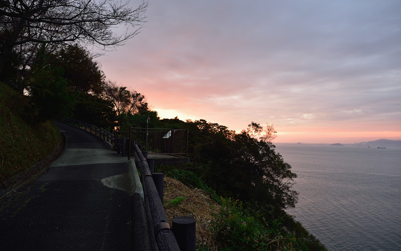 朝日が輝く丘 (希望の鐘)