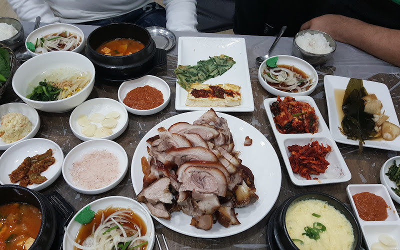 꽃돼지보쌈족발 문덕점