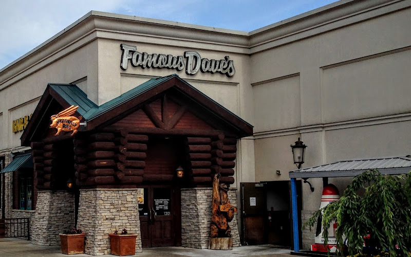 Famous Dave's Bar-B-Que